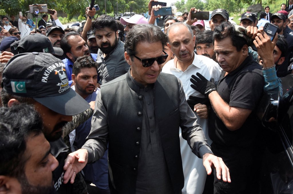 Image in @MarioNawfal's post: 🚨BREAKING: Pakistan Supreme court orders immediate release of ex-PM Imran Khan
📍#Islamabad / #Pak…