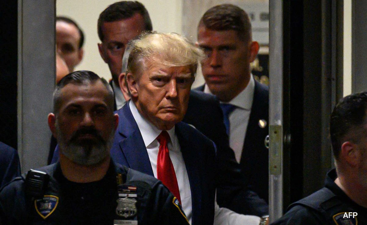 Image in @MarioNawfal's post: 🚨BREAKING: Trump Took SECRET Documents on U.S Nuclear Program He May NOT Have Been Allowed to Decla…