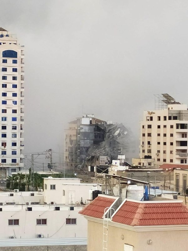 Image in @MarioNawfal's post: 🚨JUST IN: Israel has destroyed the headquarters of the Ministry of Endowments in Gaza