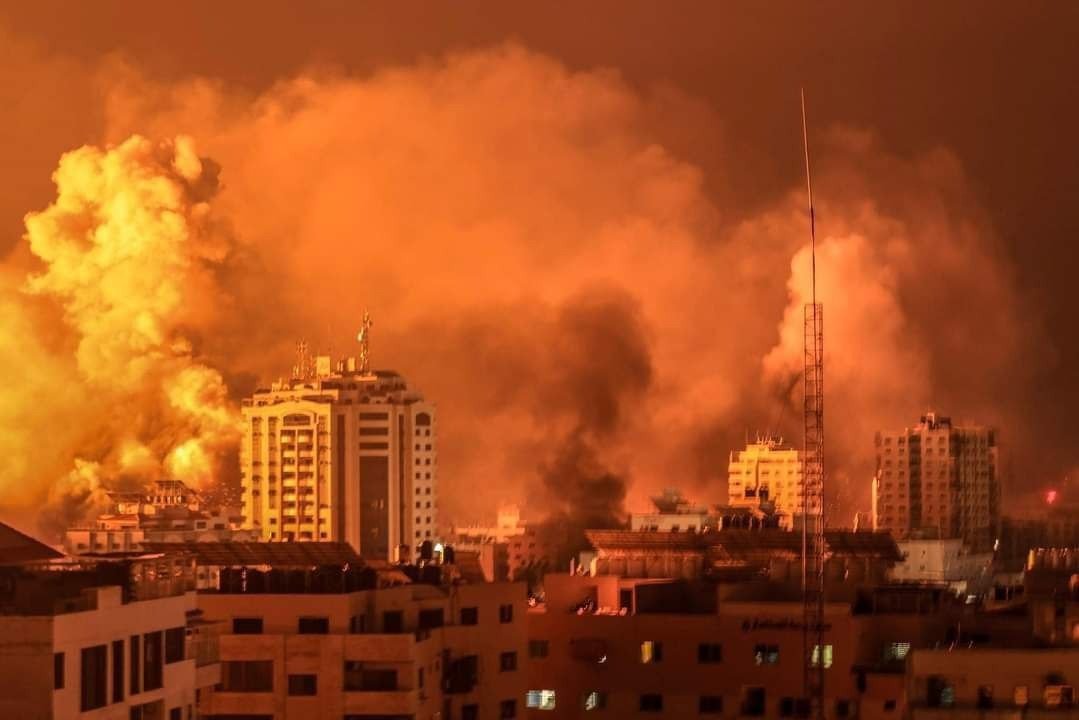 Image in @MarioNawfal's post: 🚨BREAKING: EU RESUMES AID TO PALESTINE AFTER HALTING IT HOURS AGO
A commissioner in the European U…