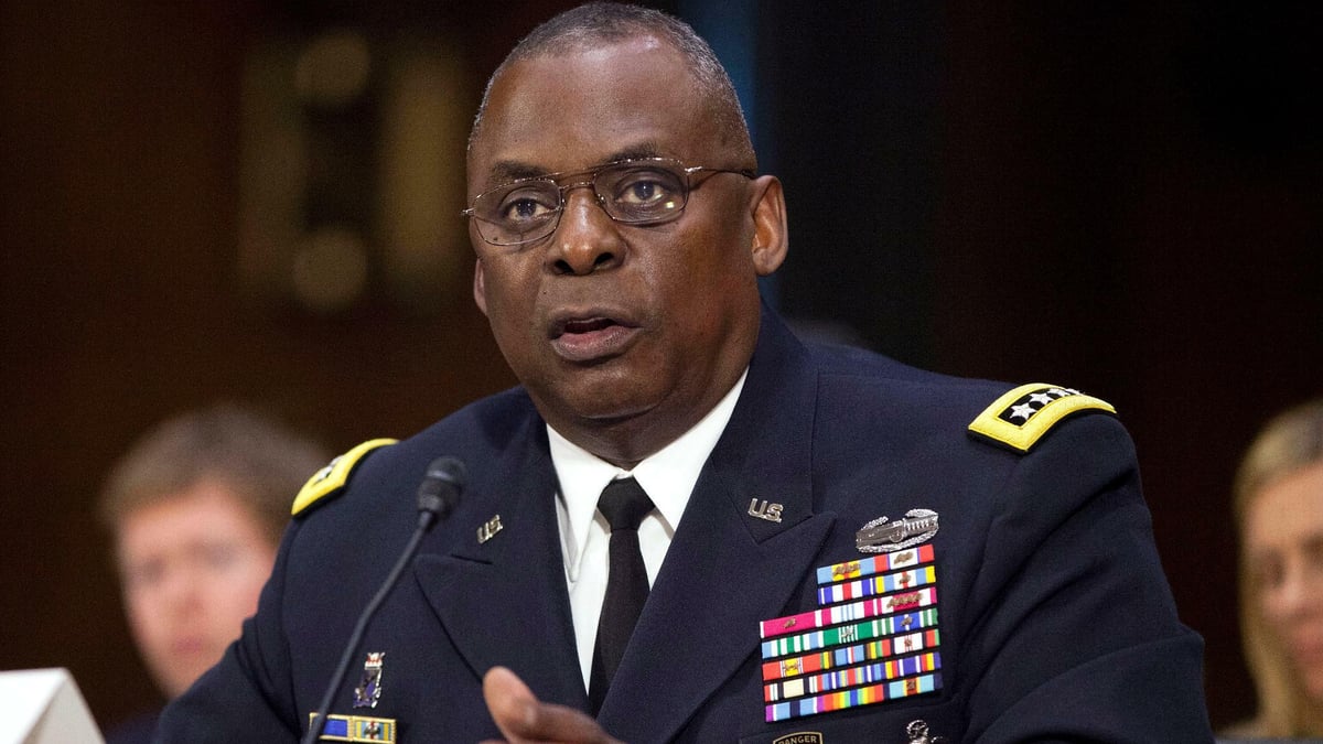 Image in @MarioNawfal's post: 🚨 JUST IN - The US Secretary of Defense Lloyd Austin and German Foreign Minister Annalena Baerbock …