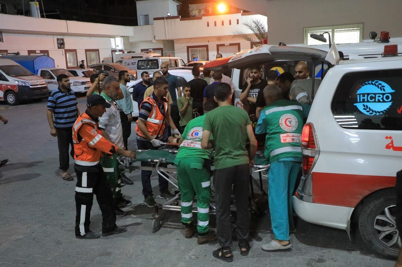 Image in @MarioNawfal's post: 🚨FOOTAGE: Civil Defense and medical teams respond to the Israeli airstrikes in Jabalia, providing a…