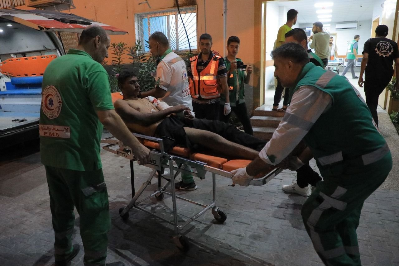 Image in @MarioNawfal's post: 🚨FOOTAGE: Civil Defense and medical teams respond to the Israeli airstrikes in Jabalia, providing a…