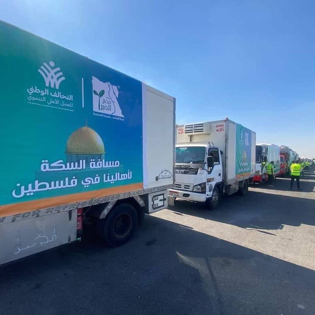 Image in @MarioNawfal's post: 🚨JUST IN - A significant aid truck convoy from Egypt is currently stationed at the Rafah border cr…