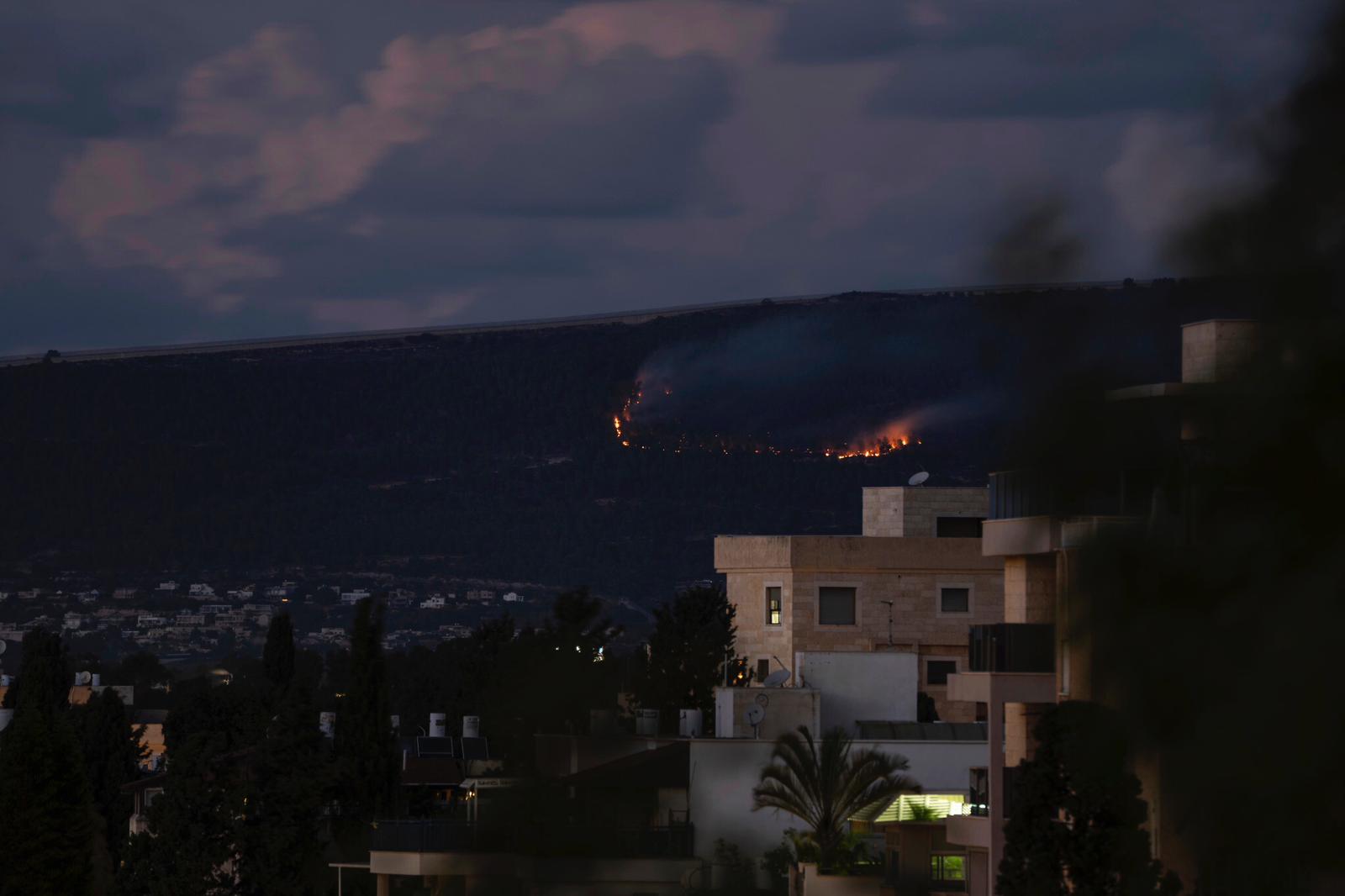 Image in @MarioNawfal's post: 🚨BREAKING: Israeli Army to evacuate citizens in 28 communities near Lebanon border.
This is in res…