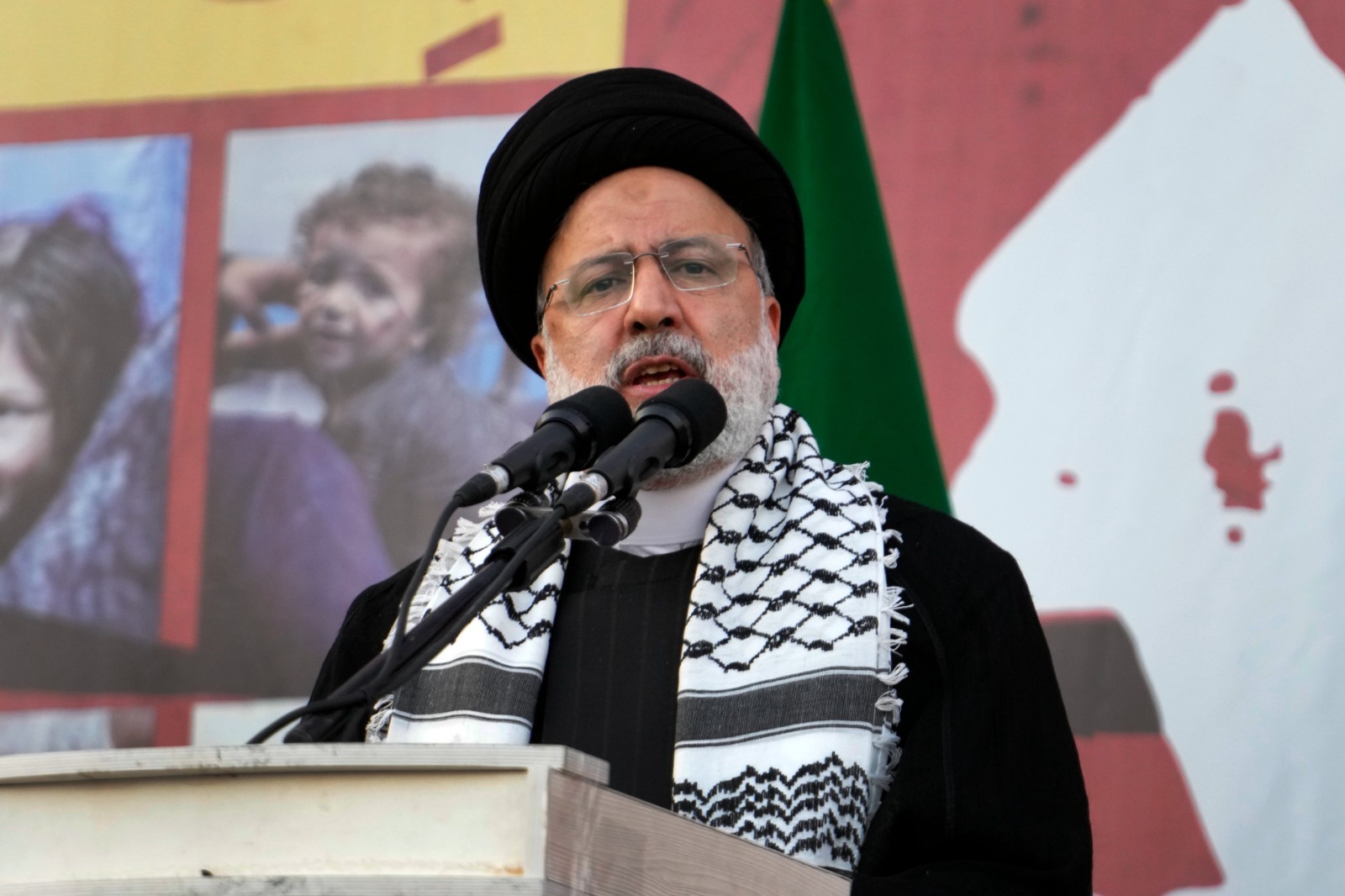 Image in @MarioNawfal's post: 🚨JUST IN - IRANIAN PRESIDENT RAISI URGES EGYPT TO PROMPTLY OPEN THE RAFAH CROSSING.
"The Egyptian …