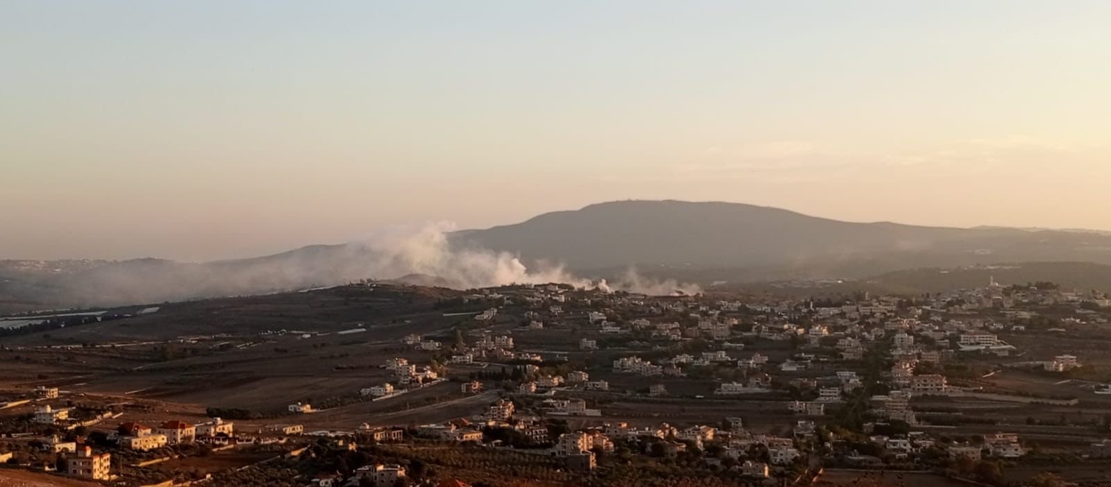 Image in @MarioNawfal's post: 🚨JUST IN: Israeli Army continues to bomb targets in South Lebanon, hours after the Israeli Defense …