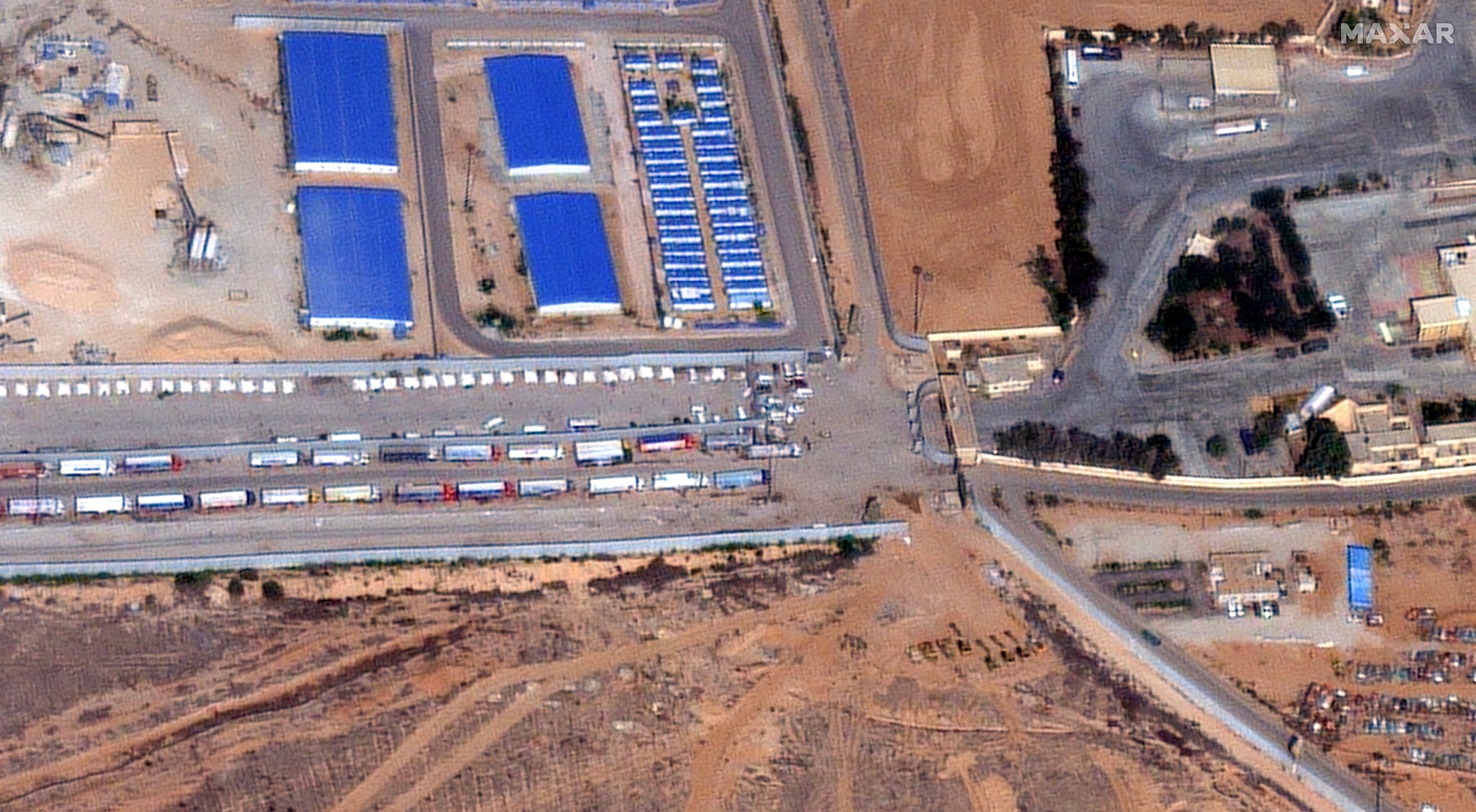 Image in @MarioNawfal's post: 🇪🇬🇵🇸 AID TRUCKS LINED UP AT GAZA BORDER
- The border crossing was opened for a short window to let…