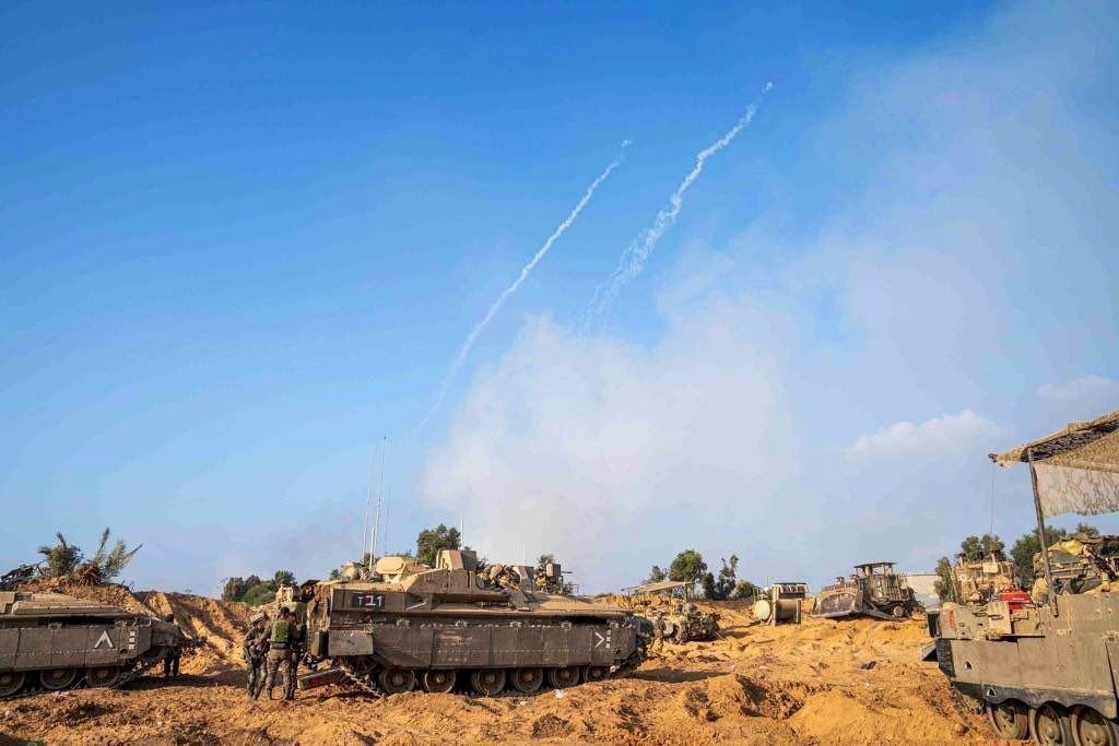 Image in @MarioNawfal's post: 🚨 JUST IN: IDF Releases Ground Operations Photos in Gaza
Source: Swords of Steel https://t.co/agA3…
