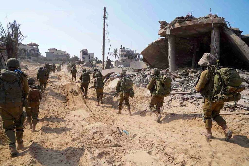 Image in @MarioNawfal's post: 🚨 JUST IN: IDF Releases Ground Operations Photos in Gaza
Source: Swords of Steel https://t.co/agA3…