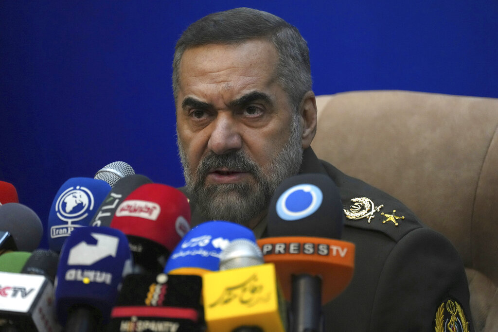 Image in @MarioNawfal's post: 🚨 BREAKING: Iran’s defense minister says the U.S. will "be hit hard" if Washington does not impleme…