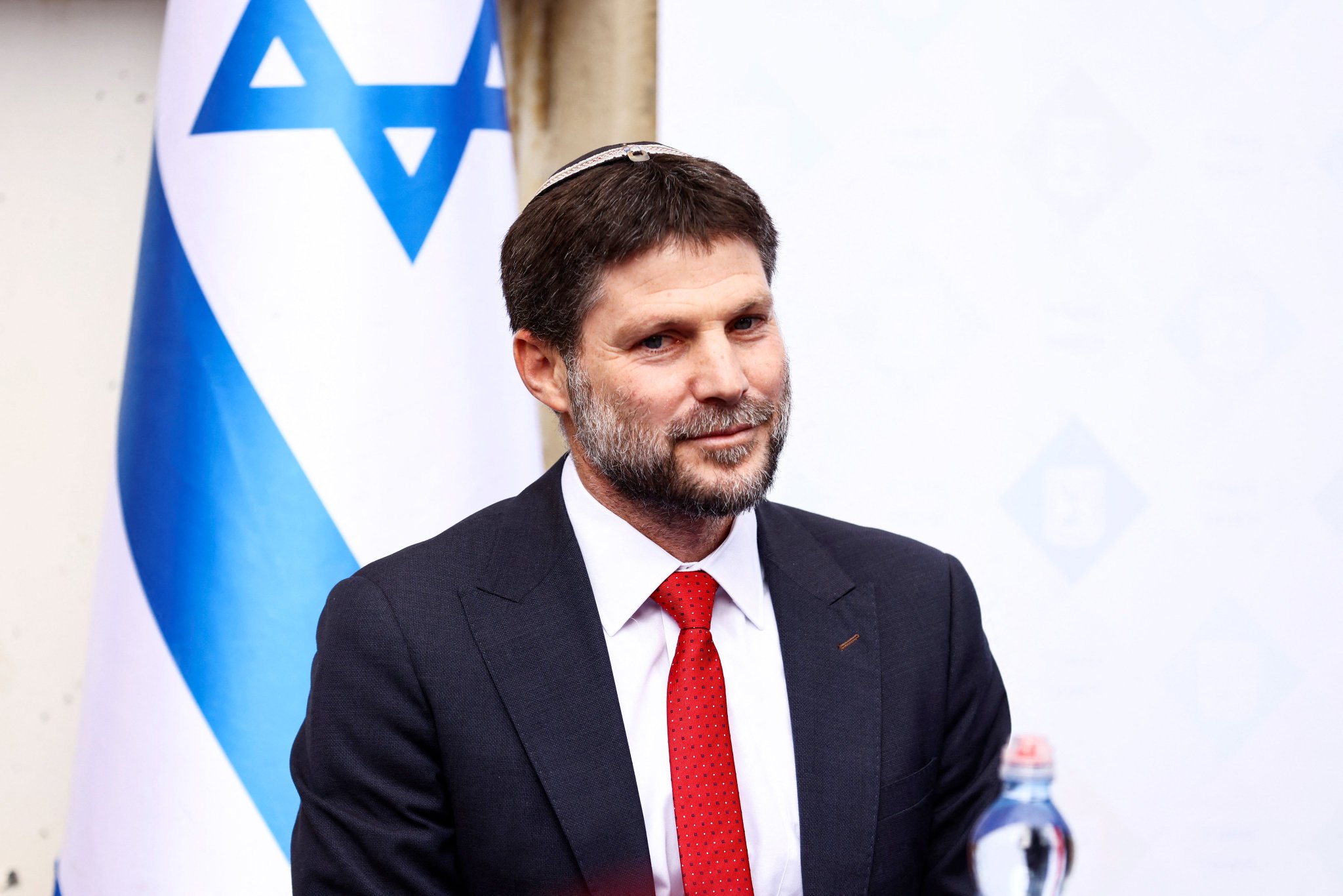 Image in @MarioNawfal's post: 🚨 JUST IN: Israeli Finance Minister Smotrich supports voluntary migration of Gazan Arabs.
He consi…