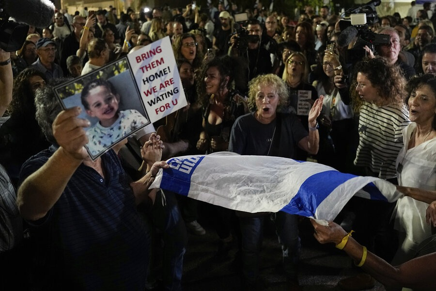 Image in @MarioNawfal's post: 🚨 JUST IN: Hostage Release Complicated as Hamas Excludes Mothers from List
- Reports suggest that …