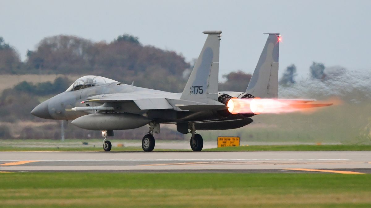 Image in @MarioNawfal's post: 🚨 BREAKING: US NUCLEAR WEAPONS Return to UK
US nuclear bombs are making a comeback in Britain, end…