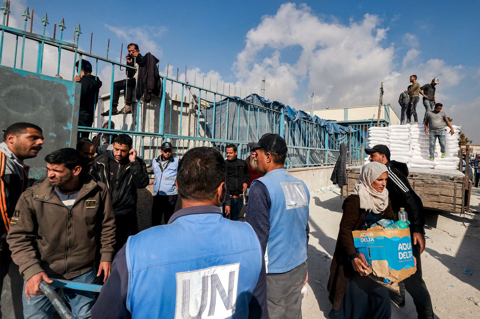 Image in @MarioNawfal's post: 🚨 UNRWA $335-MILLION FUNDING FREEZE AMID HAMAS ALLEGATIONS
UNRWA's $1.6B annual budget has taken a…