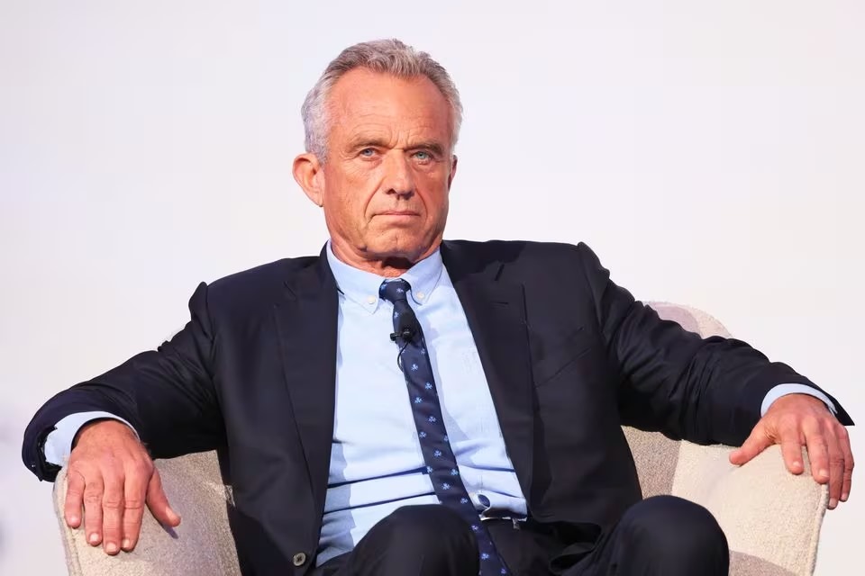 Image in @MarioNawfal's post: 🚨TRUMP CONSIDERS RFK JR. AS POTENTIAL VP
Reports suggest Trump's team reached out to RFK about a p…