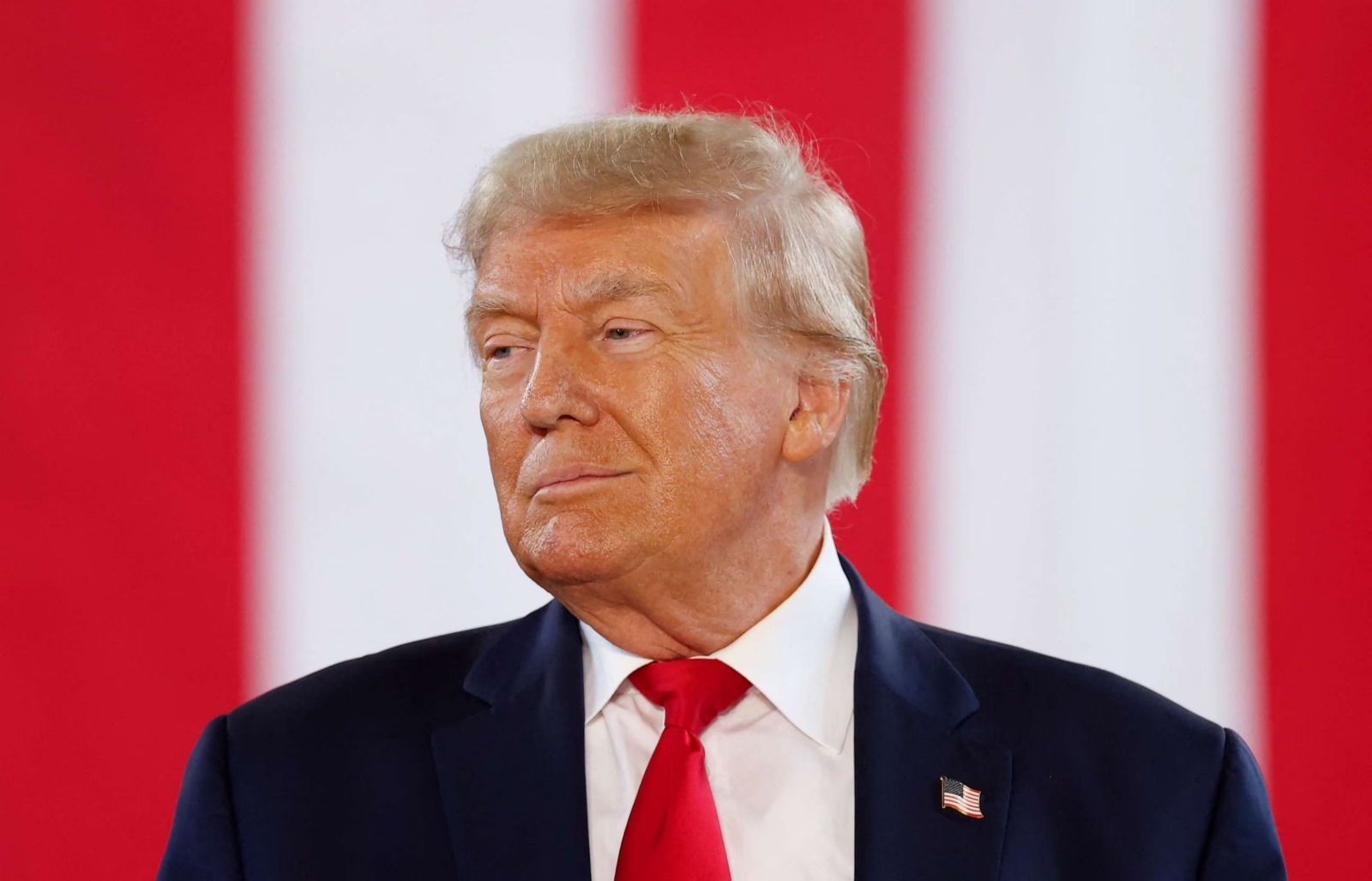 Image in @MarioNawfal's post: 🚨TRUMP CONSIDERS RFK JR. AS POTENTIAL VP
Reports suggest Trump's team reached out to RFK about a p…