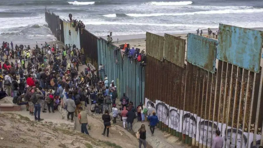 Image in @MarioNawfal's post: 🚨🇺🇸SHIFT IN ILLEGAL CROSSINGS: TEXAS SEES DECLINE, ARIZONA AND CALIFORNIA SPIKE
Recent weeks have …