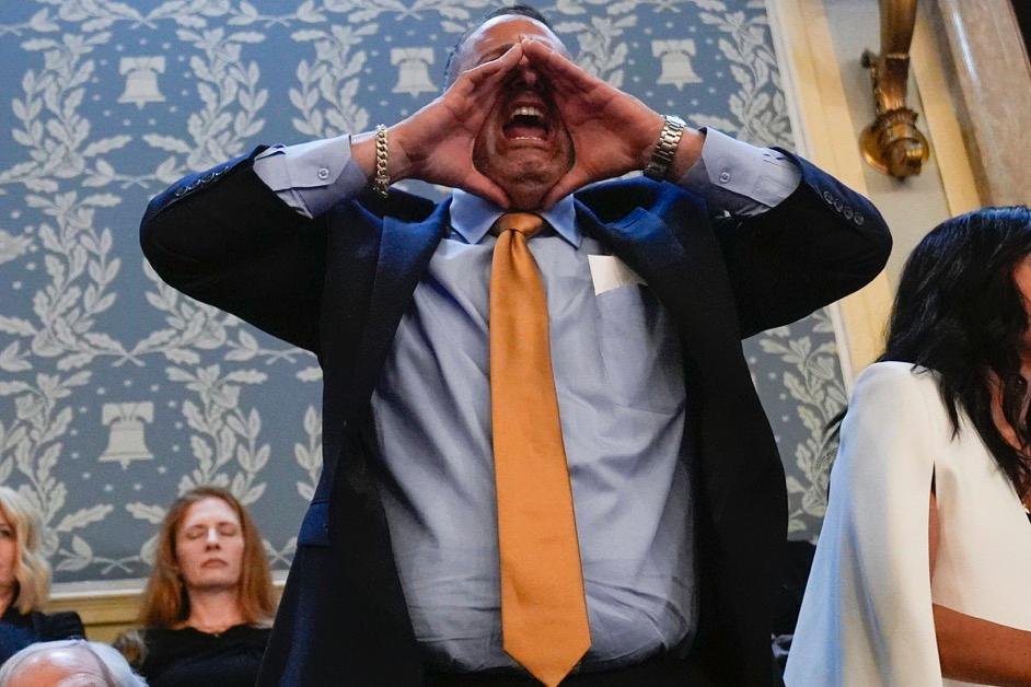 Image in @MarioNawfal's post: 🚨🇺🇸 STEVE NIKOUI ARRESTED FOR INTERRUPTING BIDEN https://t.co/8cc51pAh25