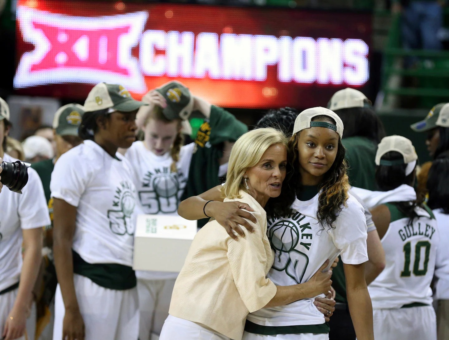 Image in @MarioNawfal's post: 🚨🇺🇸 NCAA WOMEN’S BASKETBALL COACH TURNS OUT TO BE EXACTLY WHAT WAPO REPORTS - TOUGH, DRIVEN, A WINN…