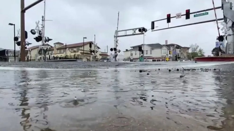 Image in @MarioNawfal's post: 🚨🇺🇸BREAKING: 20 MILLION UNDER FLOOD WATCH | WEST COAST BRACES FOR MEGA STORM
Southern California i…