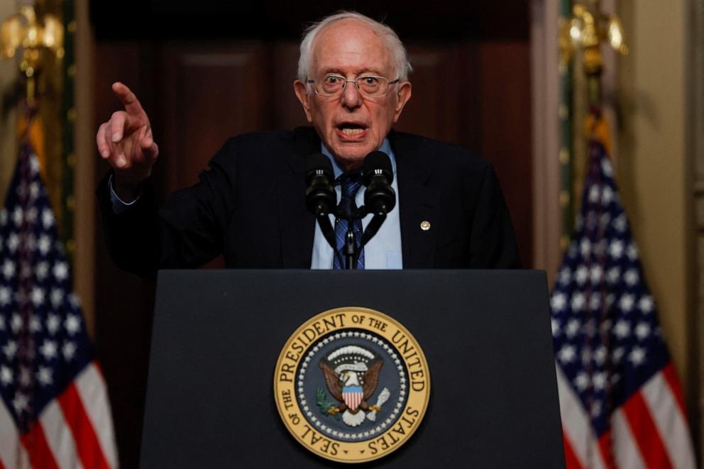 Image in @MarioNawfal's post: 🇺🇸 SOMEONE TRIED TO BURN DOWN BERNIE'S OFFICE?!
The suspect, who's still being sought, started the…
