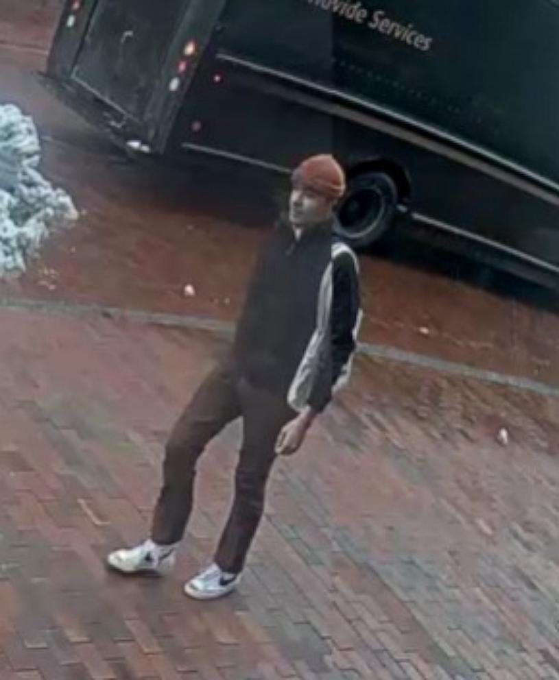 Image in @MarioNawfal's post: 🇺🇸 SOMEONE TRIED TO BURN DOWN BERNIE'S OFFICE?!
The suspect, who's still being sought, started the…