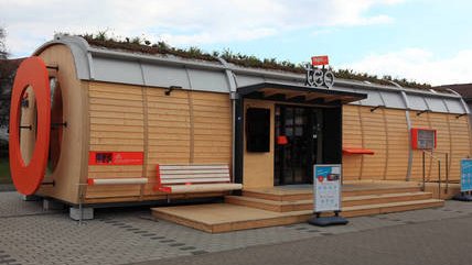 Image in @MarioNawfal's post: 🇩🇪ROBOTS CAN'T WORK ON SUNDAYS?!
In Hesse, a court ruling forces Tegut's fully automated stores to…