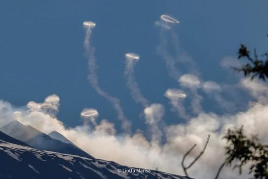 Image in @MarioNawfal's post: 🇮🇹 VAPING VOLCANO
Italy's Etna volcano is erupting smoke rings better than Cheech and Chong.
Sour…