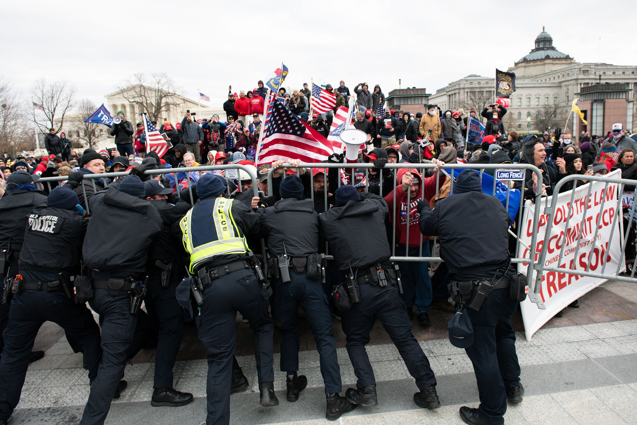 Image in @MarioNawfal's post: 🚨 BREAKING: JANUARY 6 PROTESTERS SUE CAPITOL POLICE FOR MILLIONS
Two dozen January 6 protesters ar…