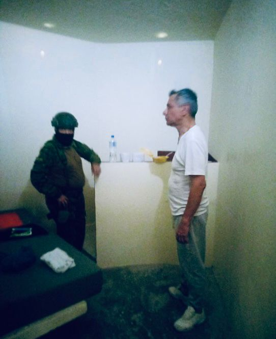 Image in @MarioNawfal's post: 🇪🇨🇲🇽 First Images of Former VP of Ecuador in Mexican Embassy
Source: @AlertasMundial https://t.co…