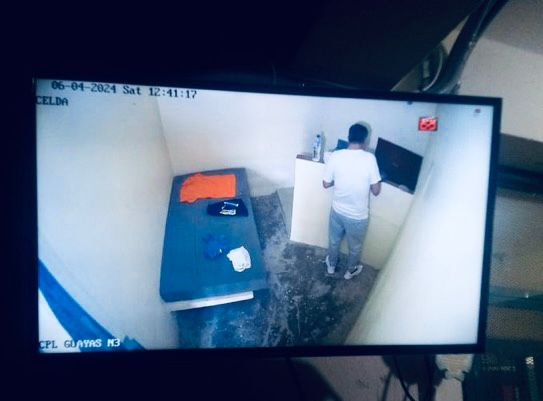 Image in @MarioNawfal's post: 🇪🇨🇲🇽 First Images of Former VP of Ecuador in Mexican Embassy
Source: @AlertasMundial https://t.co…