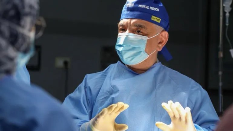 Image in @MarioNawfal's post: 🚨🇵🇸Reusing Scalpels, Operating with No Anesthesia
"In Gaza today, medics often carry out surgical …
