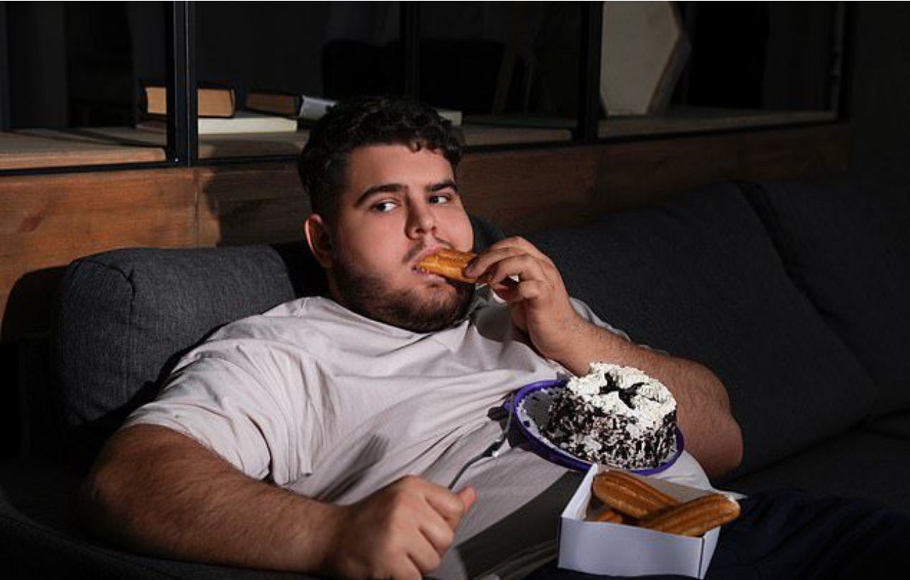 Image in @MarioNawfal's post: 🚨LONELINESS TRIGGERS JUNK FOOD CRAVINGS
UCLA Health's study finds lonely women have a distinct bra…