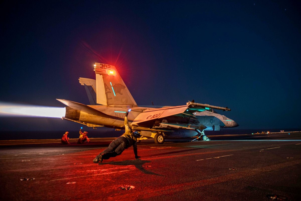 Image in @MarioNawfal's post: 🚨🇺🇸 BREAKING: U.S. FIGHTER JETS ALLEGEDLY STRIKE HOUTHI TARGETS IN YEMEN
Initial reports suggest U…