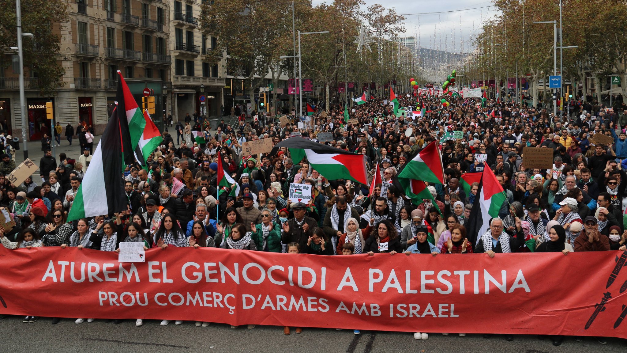 Image in @MarioNawfal's post: 🇪🇸SPAIN: TWO-STATE DEAL = PEACE
🇵🇹PORTUGAL: IT'S NOT THAT SIMPLE...
Spain's PM Sanchez:
"We nee…