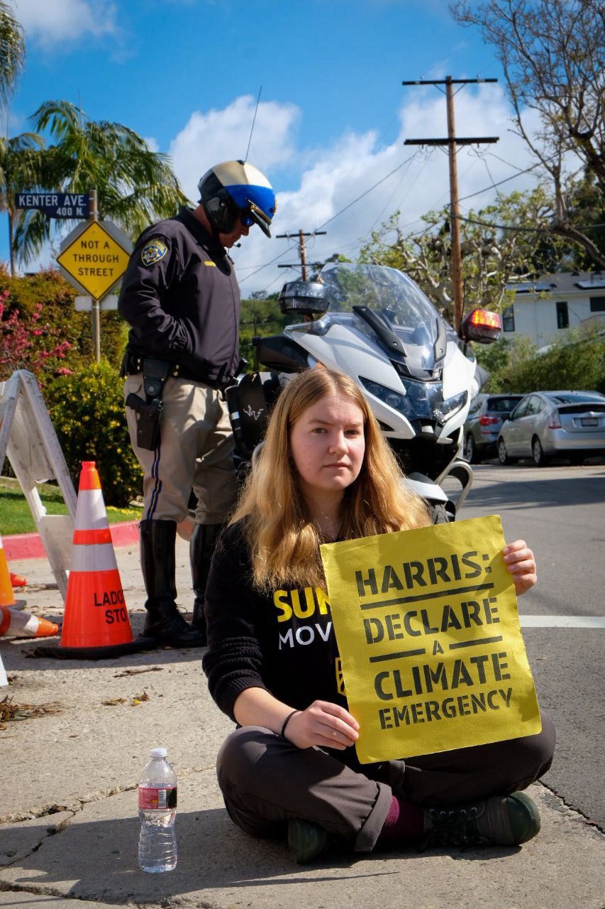 Image in @MarioNawfal's post: 🇺🇸PRO-PALESTINE AND CLIMATE ACTIVISTS ARRESTED AT KAMALA’S HOME IN CALIFORNIA
6 young protestors w…