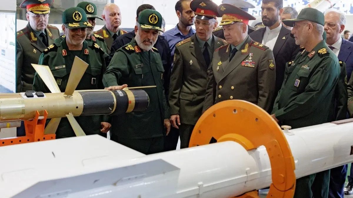 Image in @MarioNawfal's post: 🇮🇷🇷🇺 ISRAEL'S PATH TO STRIKE IRAN BLOCKED BY RUSSIAN DEFENSES
Iranian delegates recently toured a …