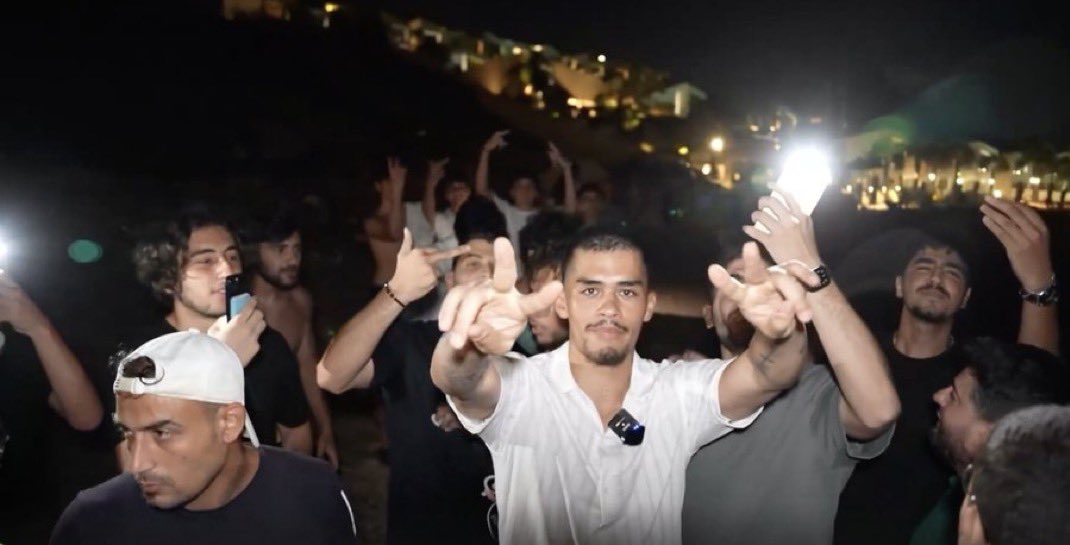 Image in @sneako's post: W LEBANON DAY 1 🇱🇧
Boutta spark a desktop stream to tell you why I was right about Chris from MrBe…