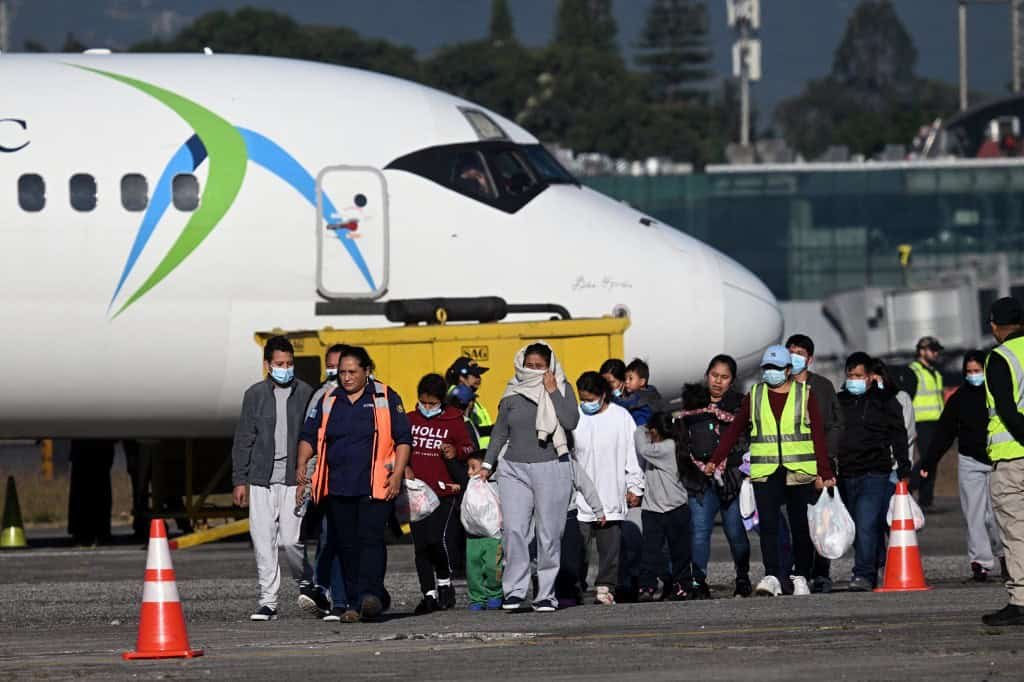 Image in @MarioNawfal's post: 🇺🇸 U.S. DEPORTED RECORD 61,680 GUATEMALANS IN 2024
According to Guatemala's Migration Institute, t…