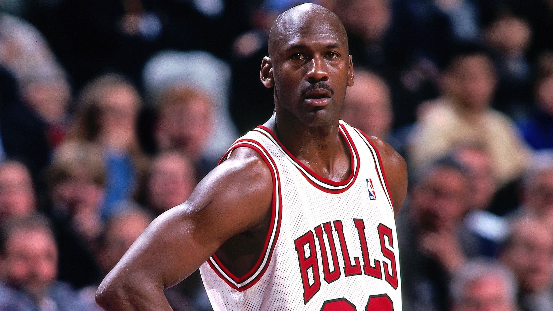 Image in @MarioNawfal's post: 🚨🇺🇸LEBRON JAMES BREAKS MICHAEL JORDAN’S 30-POINT RECORD
LeBron James, now 40, surpassed Michael Jo…