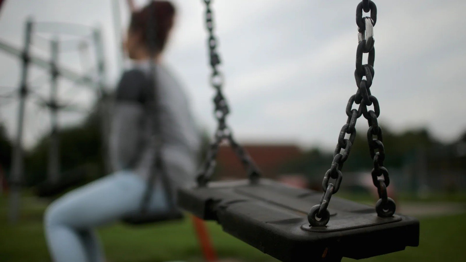 Image in @MarioNawfal's post: 🚨🇬🇧JUSTICE FAILS: UK PROTECTING RAPISTS, PUNISHING VICTIMS
In Rotherham, fathers trying to rescue …