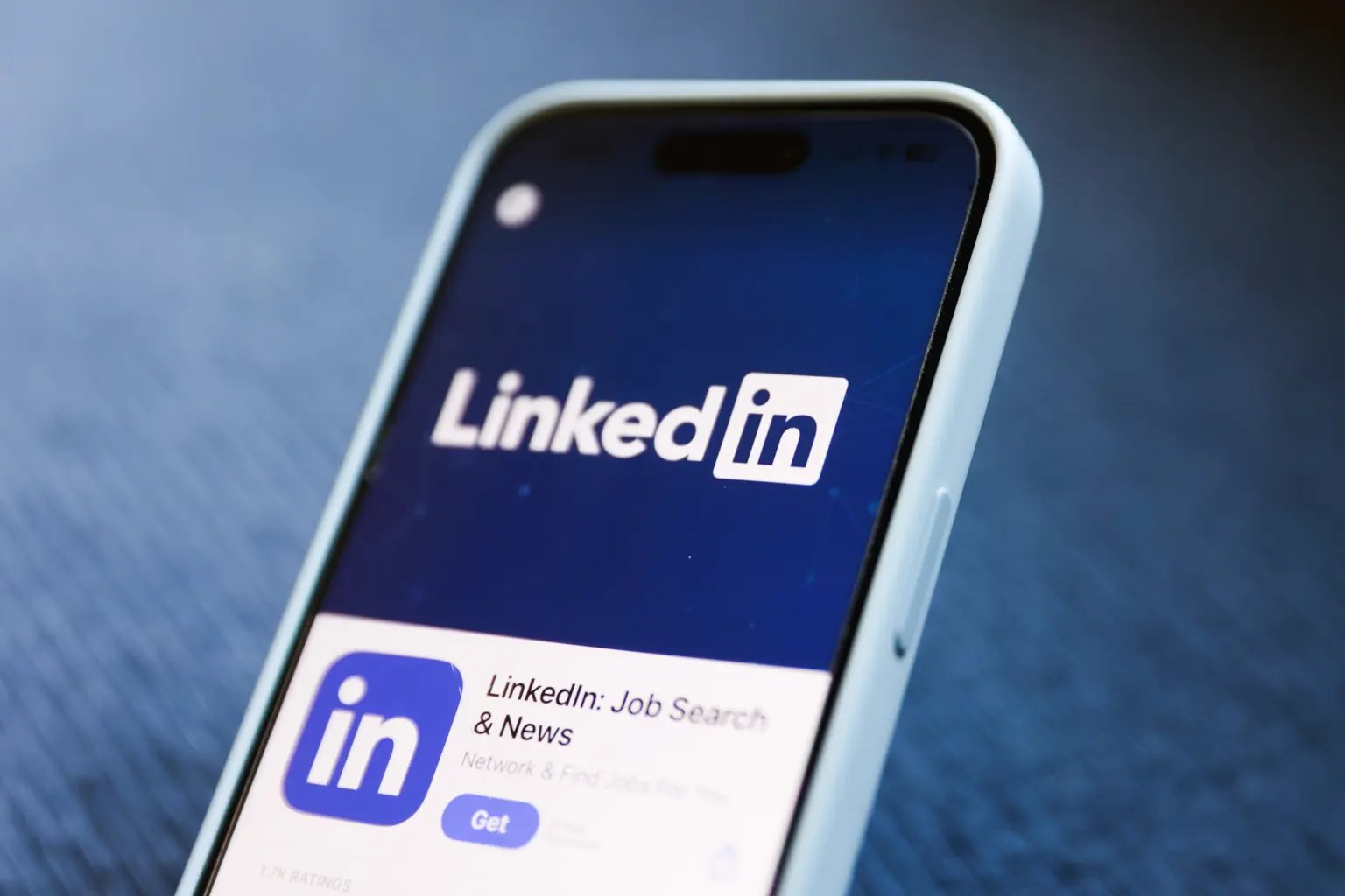 Image in @MarioNawfal's post: 🚨🇺🇸JEWISH ACCOUNTANT SUES LINKEDIN FOR BANNING PRO-ISRAEL POSTS WHILE ALLOWING HATE SPEECH?
Manhat…