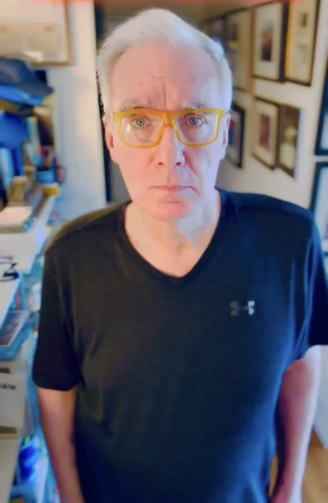 Image in @IfindRetards's post: Retard of the day 🏅
Kieth Olbermann https://t.co/Zxw7lhwHf4