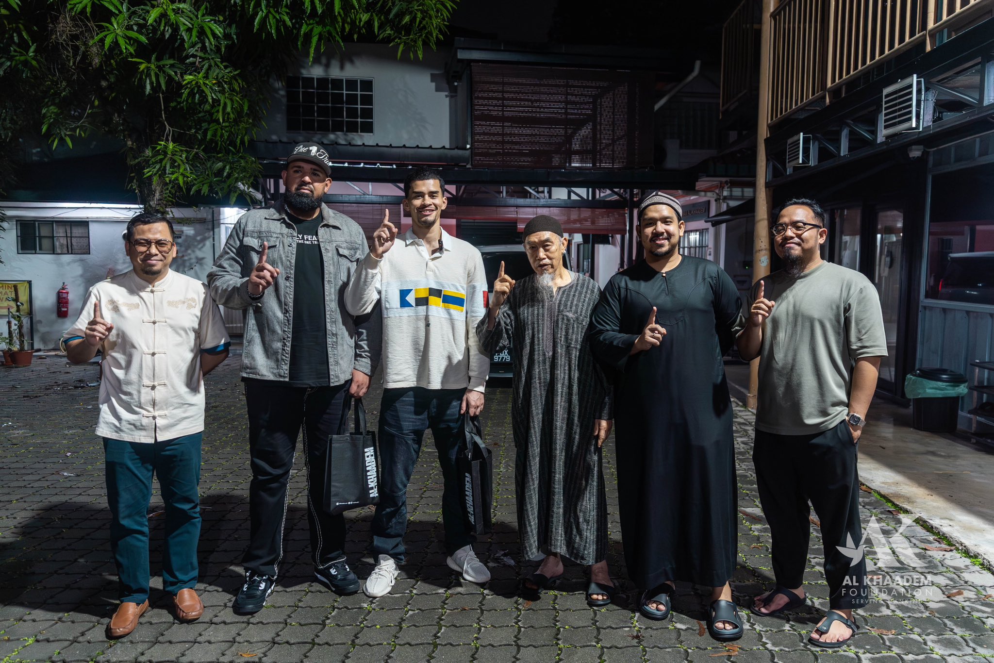 Image in @sneako's post: Thank you Hussain Yee https://t.co/aRbU7S5vcP