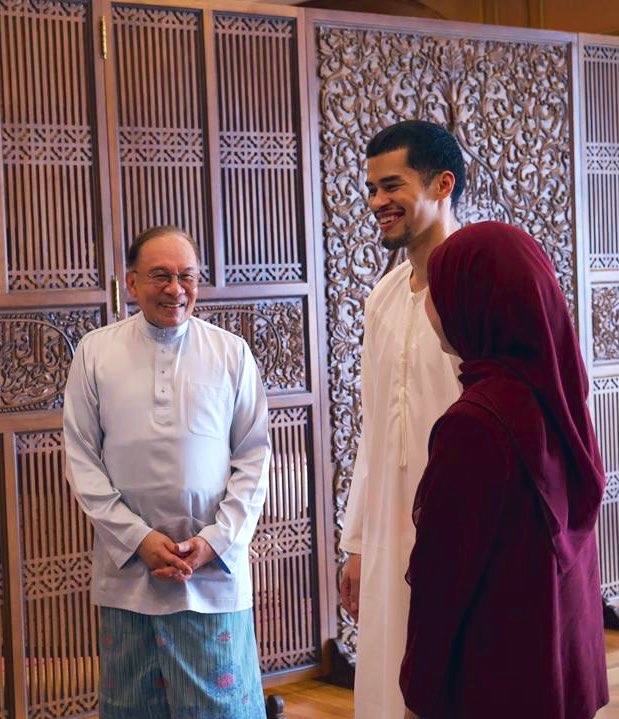 Image in @sneako's post: In one week I brought the Prime Minister and the Prince of Malaysia on stream
Thank you for hosti…