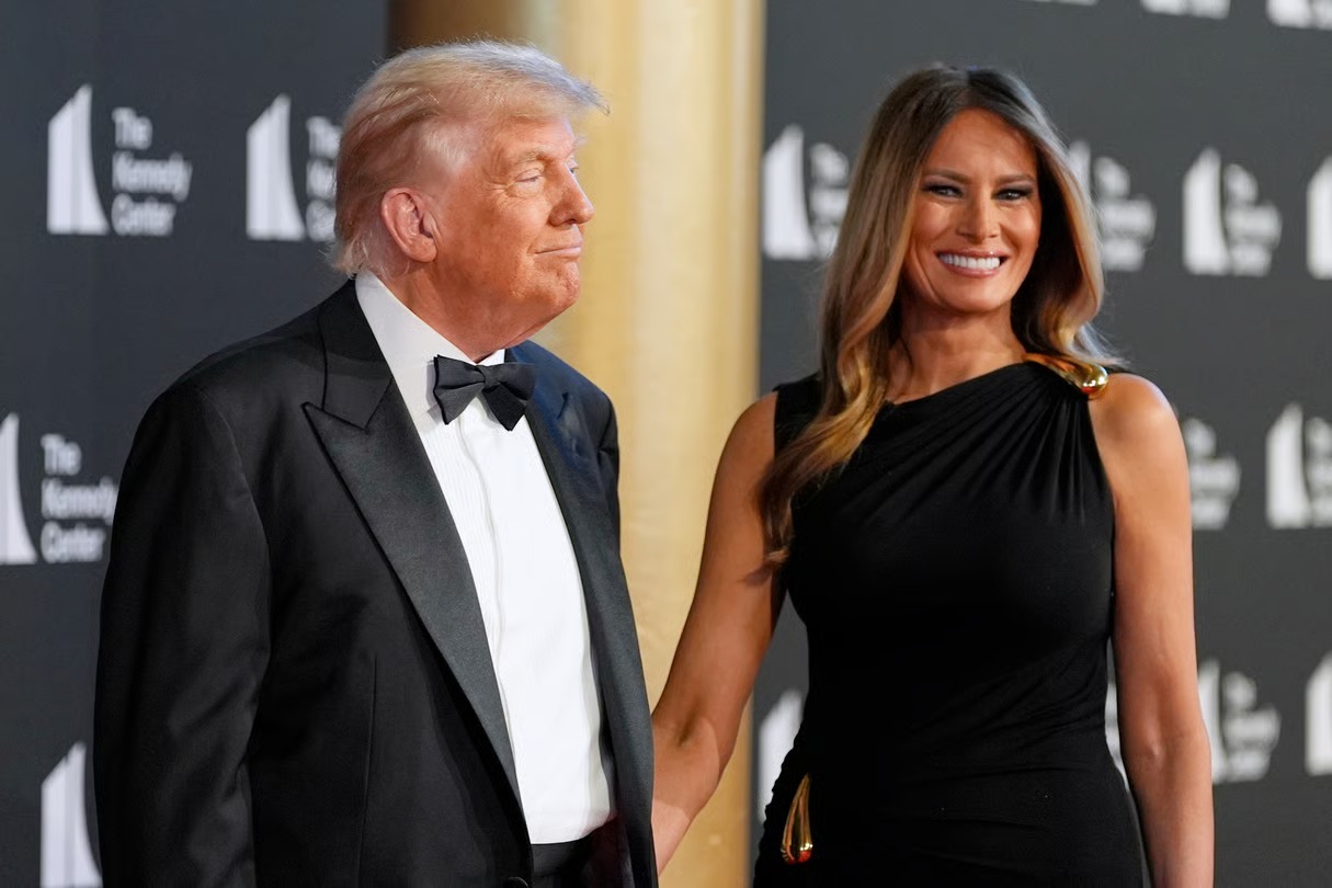 Image in @MarioNawfal's post: 🇺🇸 Mentalist Oz Pearlman was standing right next to Trump when shots rang out at the WHCA Dinner th…