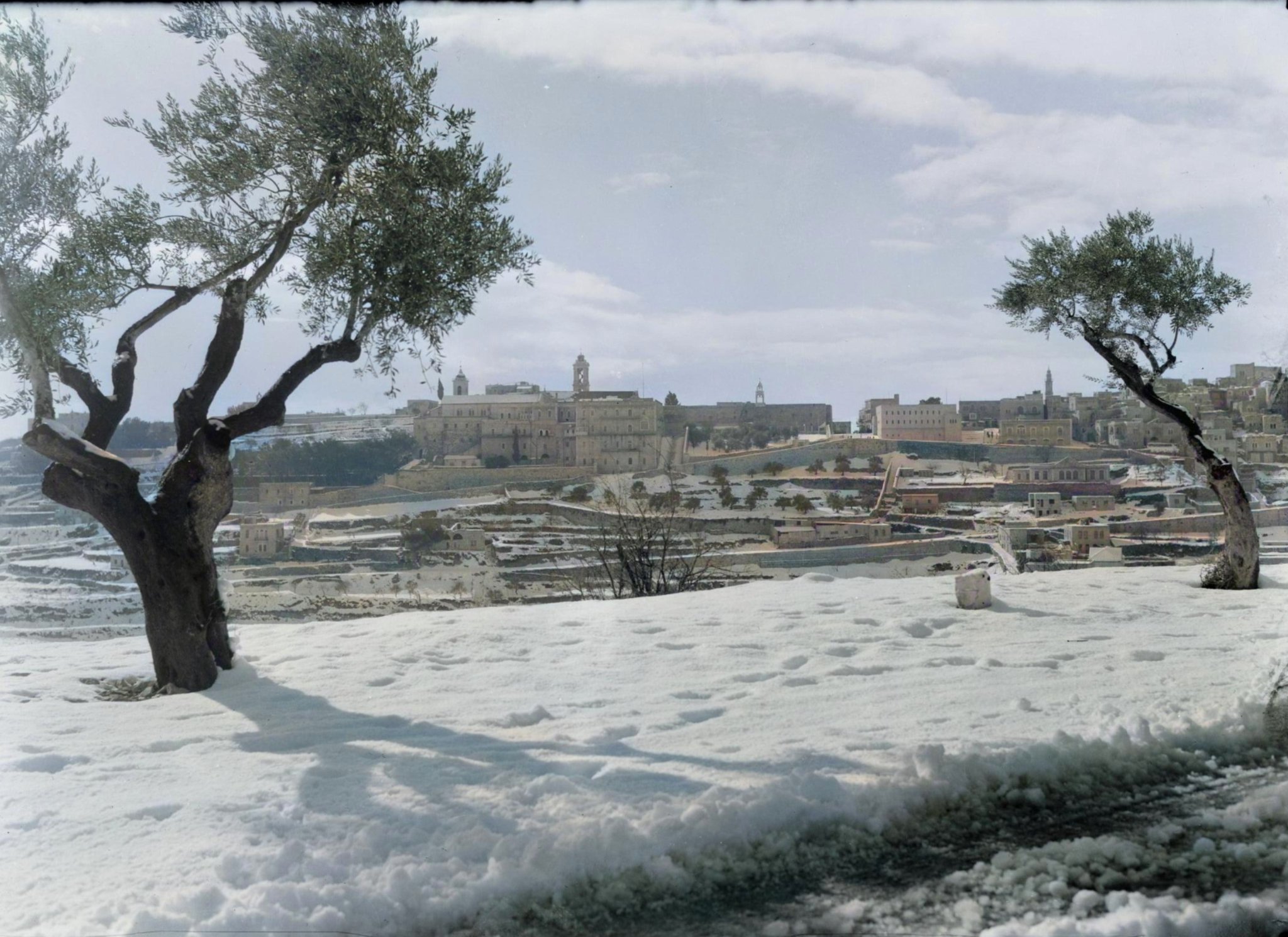 Image in @Wallface's post: Bethlehem in snow, with the Church of the Nativity in view. January 5, 1941. Colourized. https://t.…