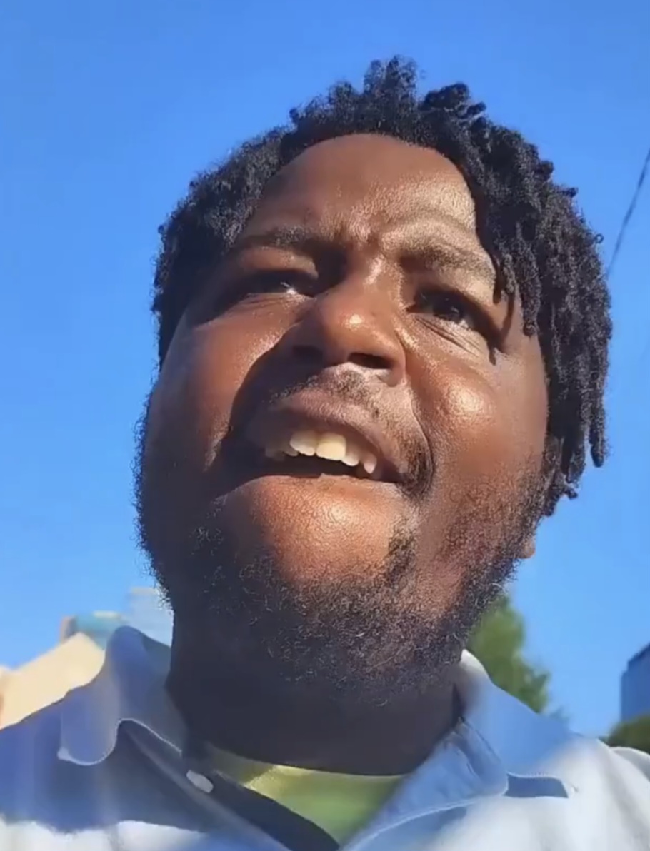 Image in @IfindRetards's post: Retarded POS Di-Quan Hunt beating random white women on the street for no reason.
Retard of the d…