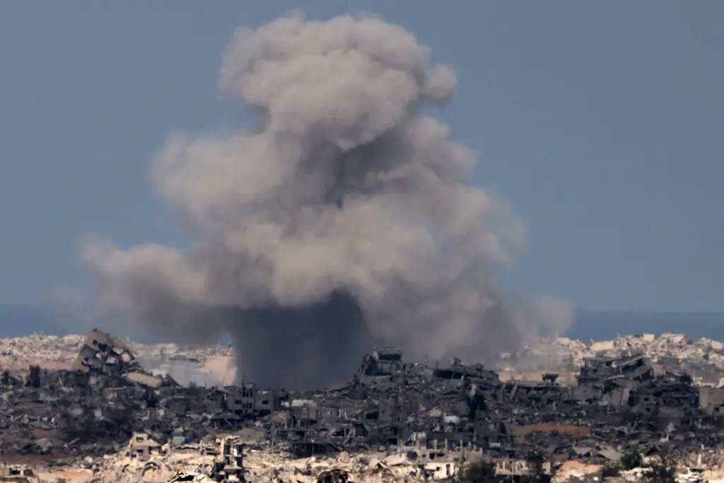 Image in @MarioNawfal's post: 🚨🇺🇸🇮🇱 Trump approved 40,000 one-ton bombs for Israel as Israeli jets reportedly rehearsed strikes o…